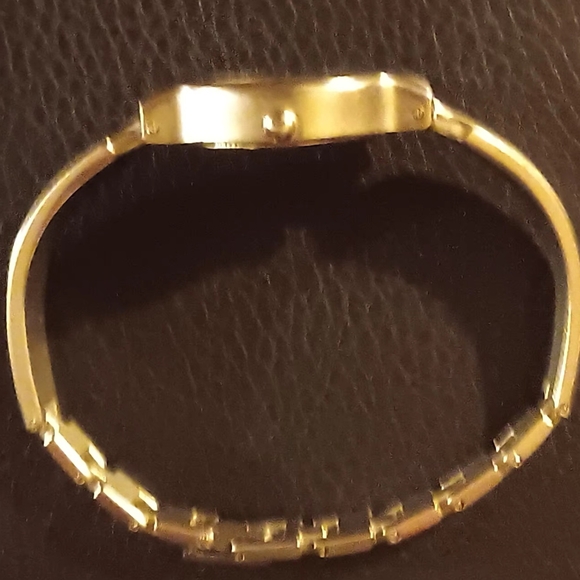 WOMENS GUCCI WATCH 9000L - Picture 5 of 7